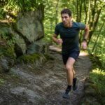 découvrez le sentier nature unique de la forêt de grimbosq, un parcours idéal pour les amateurs de randonnée et de découverte en pleine nature.