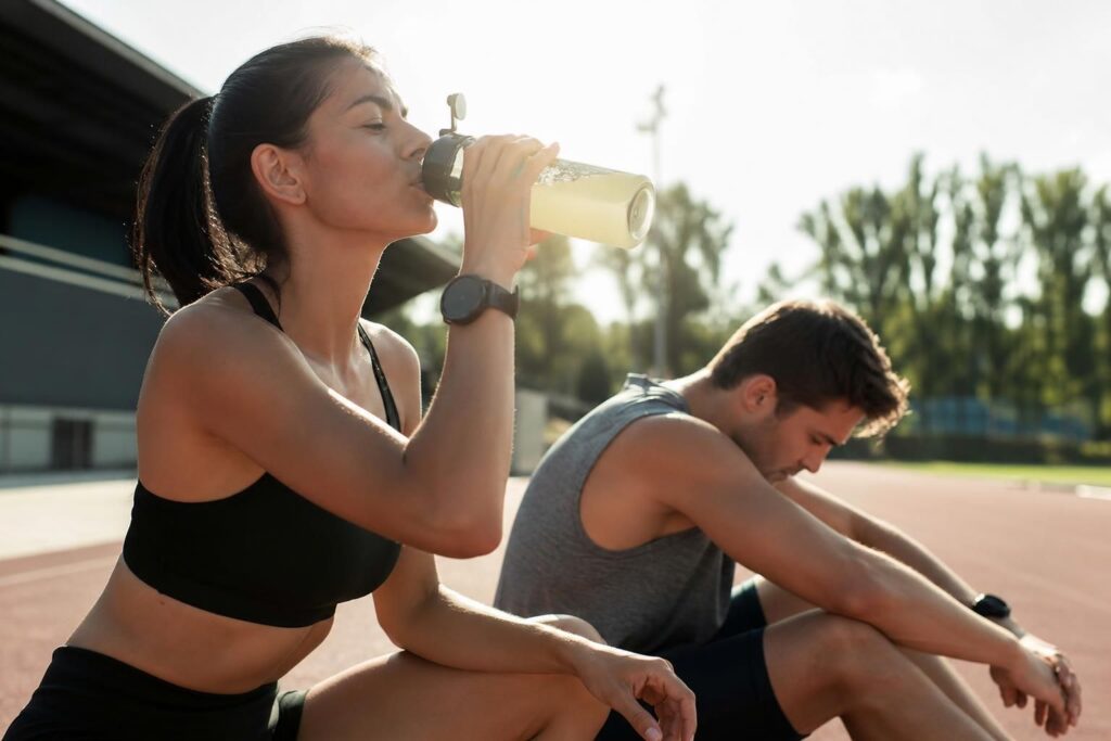 découvrez comment choisir la meilleure boisson de récupération sportive pour optimiser vos performances et favoriser une récupération efficace après l'effort.