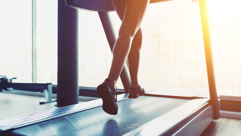 Tapis de course pliable ou fixe : comment choisir pour un petit appartement ?